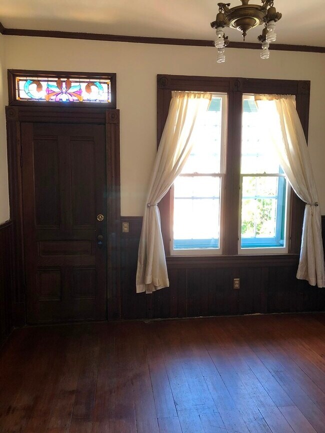 Building Photo - Historic Pacific Grove cottage
