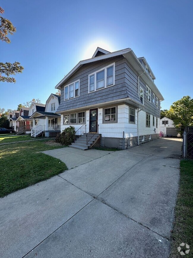 Building Photo - 1462 E 175th St
