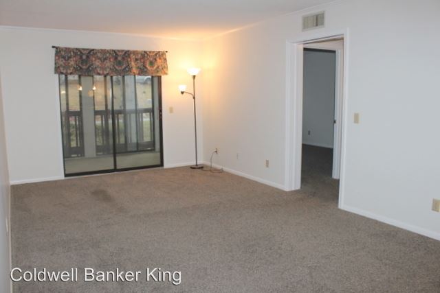 Building Photo - 27 Lake Dr