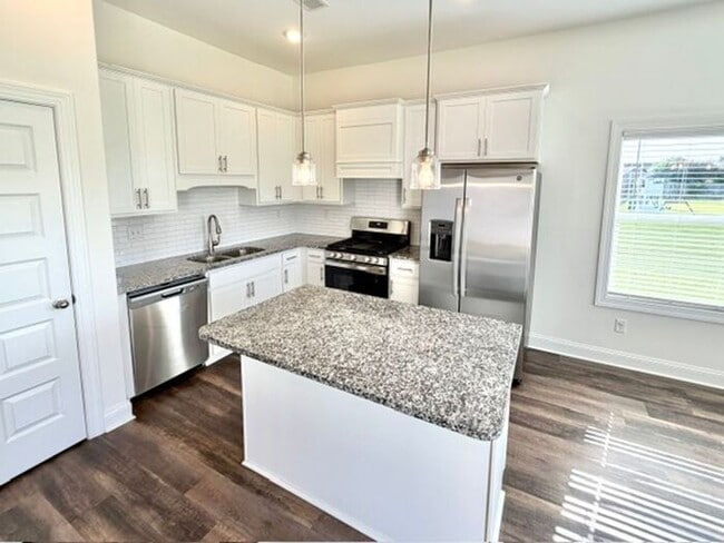 Photo - Now Leasing a spacious 5-bedroom 3 bath home in Olive Branch @ Southbranch.