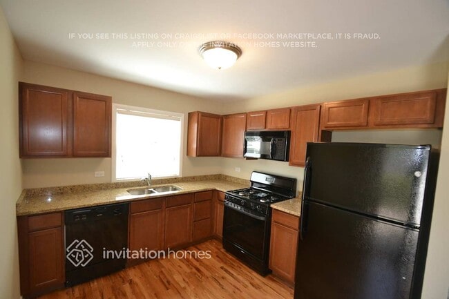 Building Photo - 2401 Birch Ln