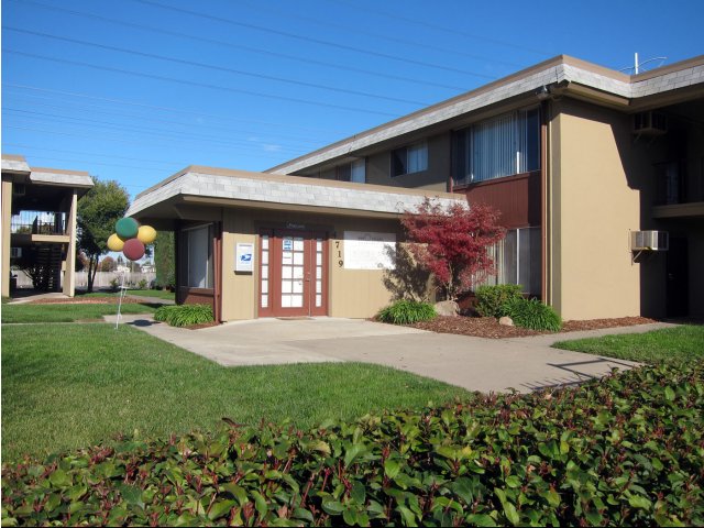 Building Photo - Sun Valley Apartments