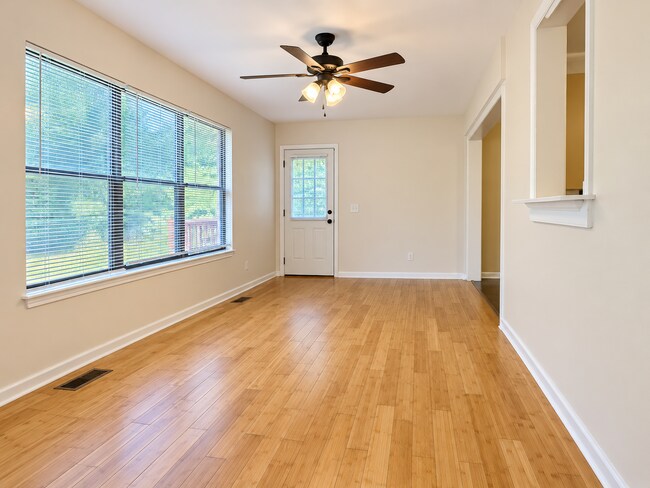 Foto del edificio - 1205 Fairway Dr SW