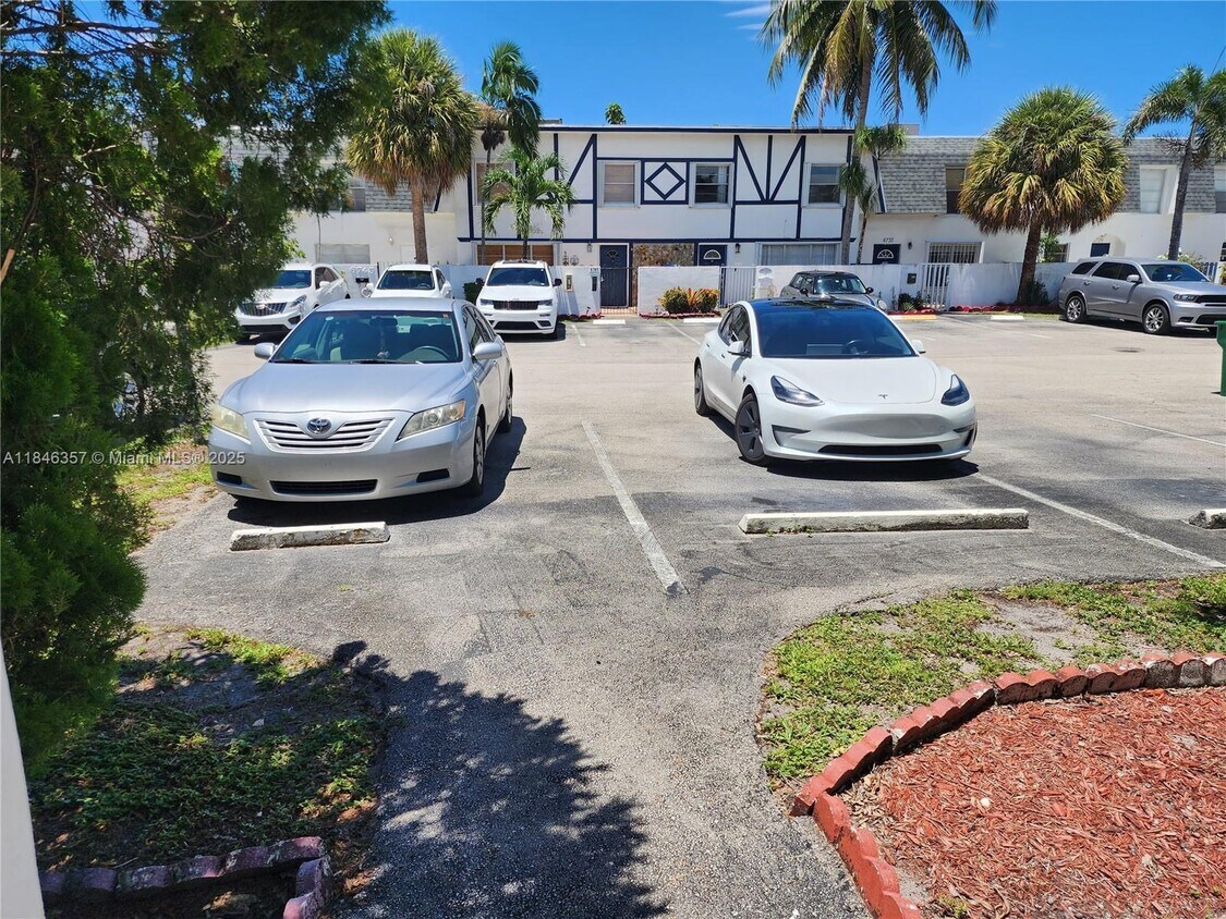Foto del edificio - 6744 SW 40th St