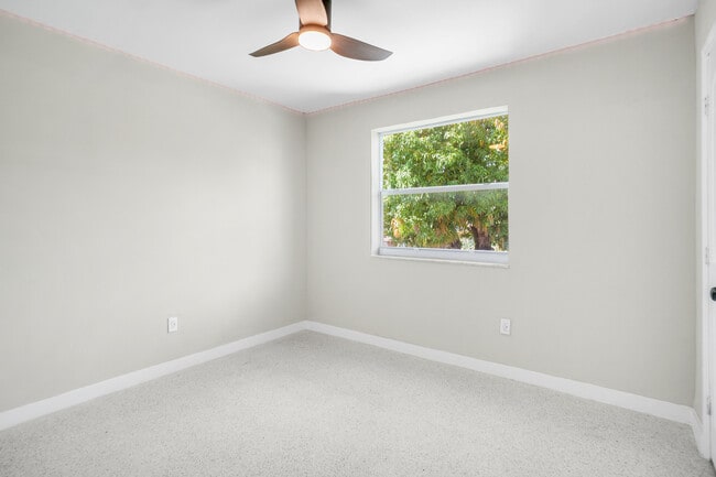 Foto del edificio - 750 SW 5th St