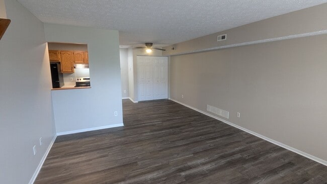 Building Photo - MN Cedar Village (859)