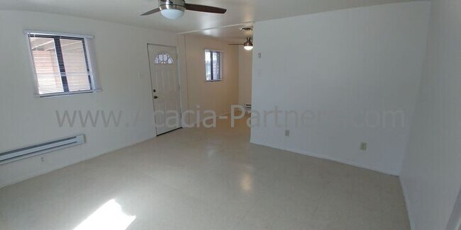 Building Photo - Centrally located Two Bedroom/One Bath