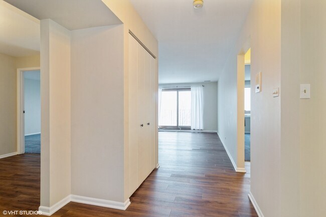 Foto del edificio - 1200 W Northwest Hwy