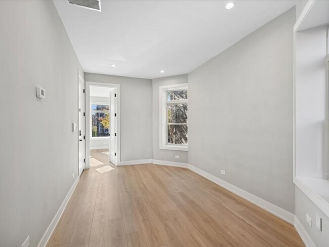 Foto del edificio - 2818 W Fletcher St