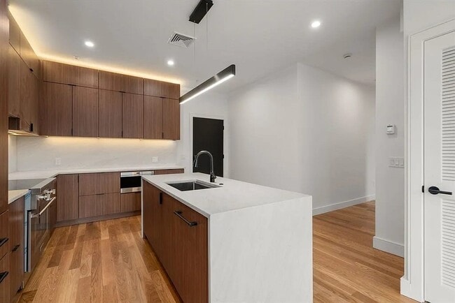 Photo - 58 Kent St Townhome