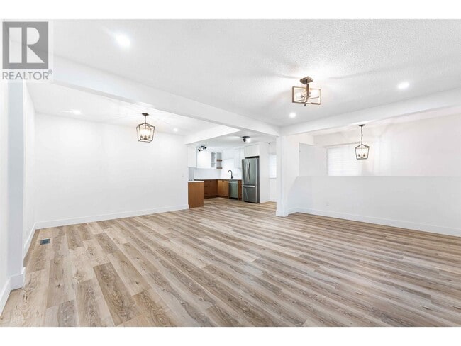 Building Photo - 1567 Prairie Ave