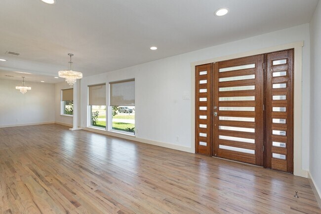 Foto del edificio - 5710 Forest Ln
