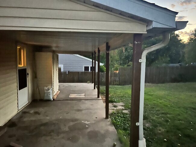 Back Porch - 111 N Taylor St