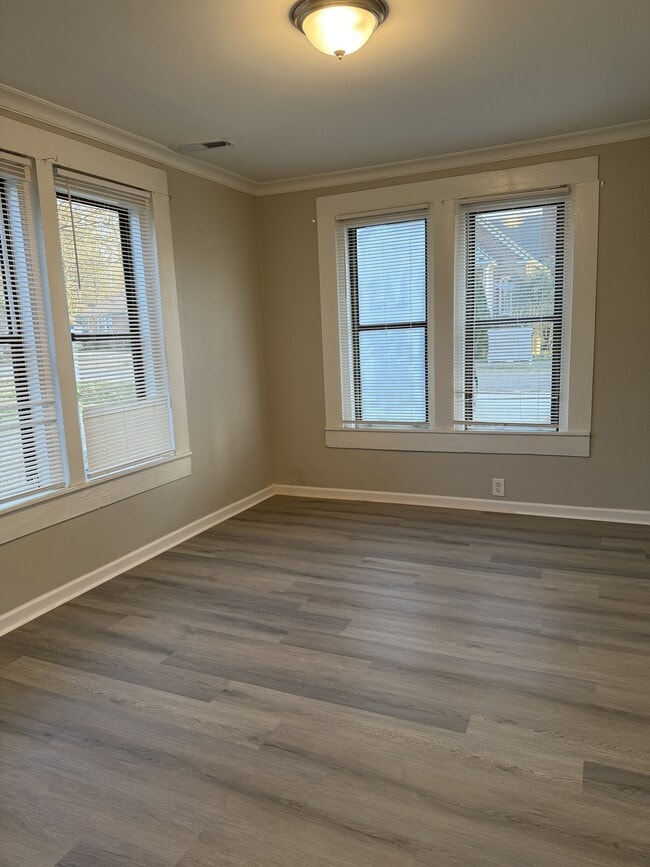 Building Photo - 401 1st Ave N