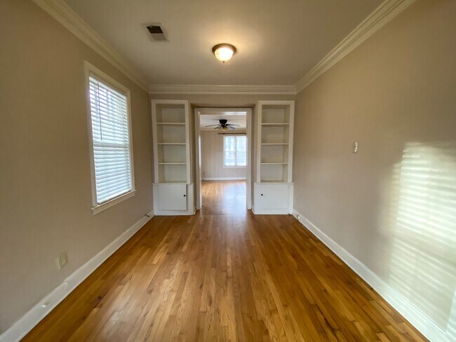 Foto del edificio - 3 bedroom 1 bath near the university of Me...
