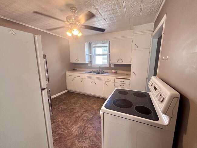 Foto del edificio - 726 W Military Ave