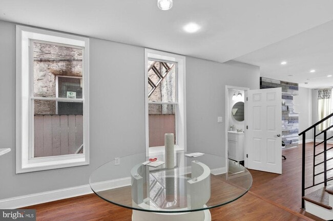 Foto del edificio - 2319 E Somerset St