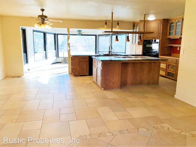 Building Photo - 2 br, 2 bath House - 1120 Snowflower Rd.