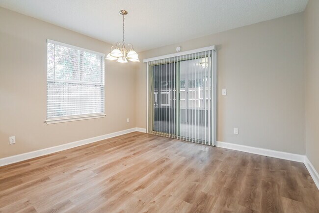 Foto del edificio - 2655 McCormick Woods Dr