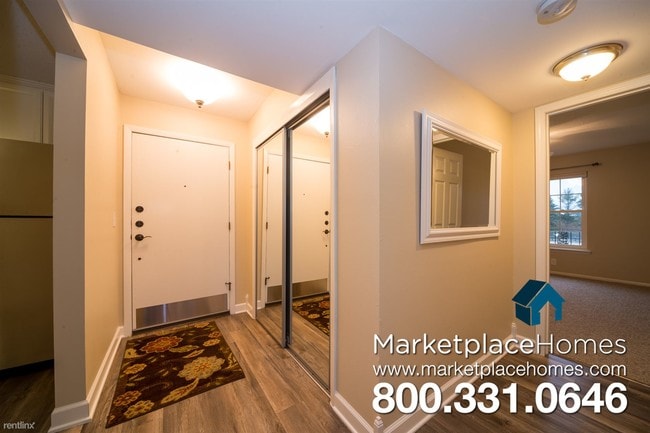 Building Photo - 2101 Chateau Ct