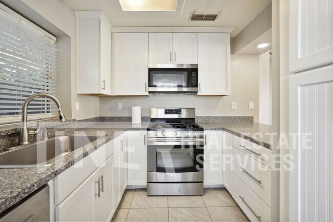 Building Photo - Lovely 3 Bedroom Lincoln Home - Tier 3