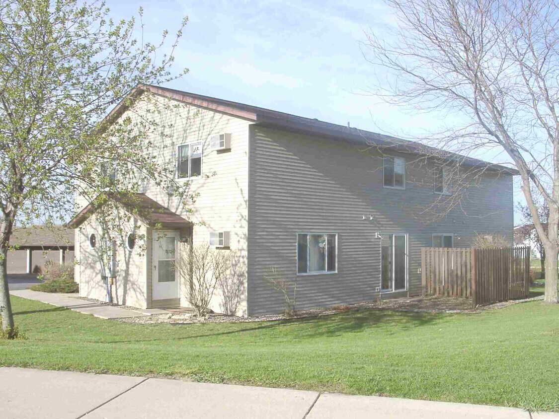 2407 29th Ave NW, Rochester, MN 55901 Townhome Rentals in Rochester