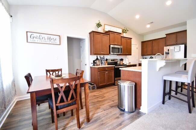 Foto del edificio - 3 Bedroom 2 Bathroom Home- Pets Considered