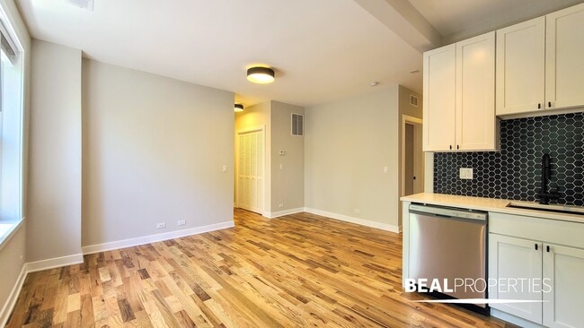 Foto del edificio - 654 W Wrightwood Ave