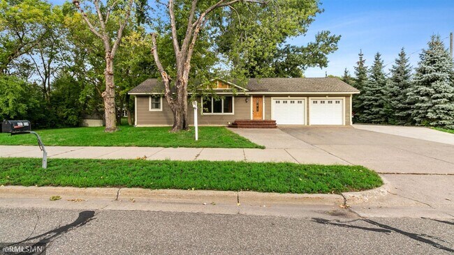 Building Photo - 4 br, 2 bath House - 403 Elm Street