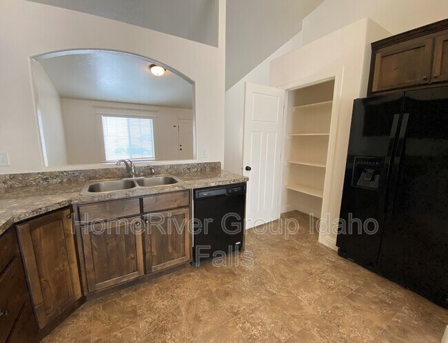 Building Photo - 3566 Red Cliff Blvd
