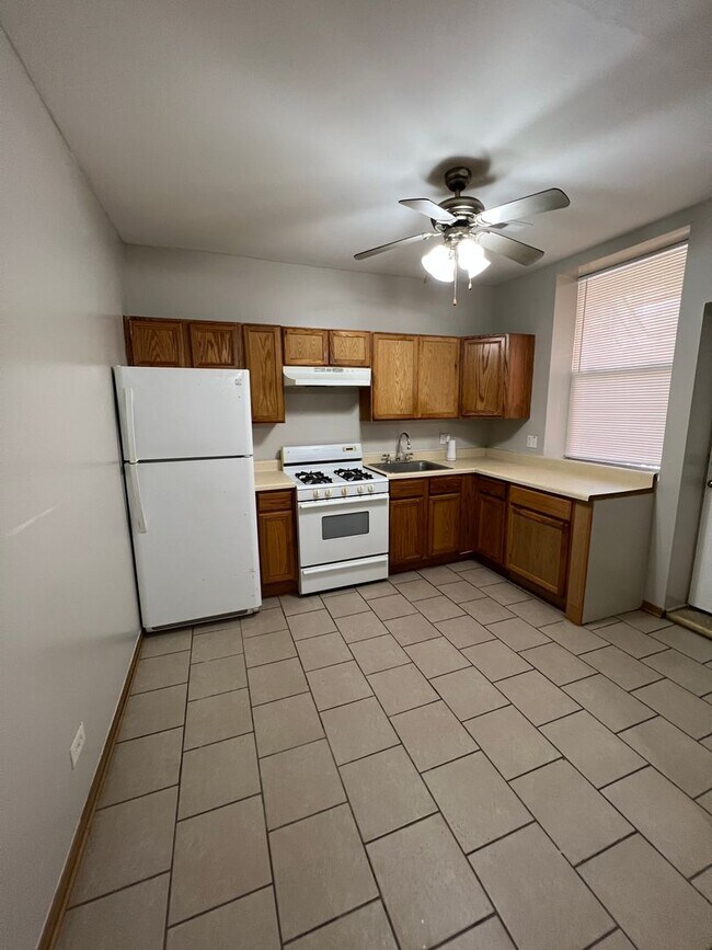 Building Photo - Fantastic 2 bed / 1 bath for rent located ...