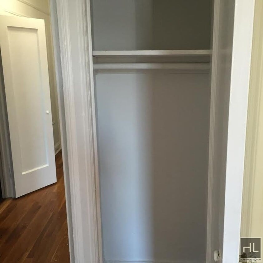 Building Photo - Bright & Spacious Studio in the Heart of A...