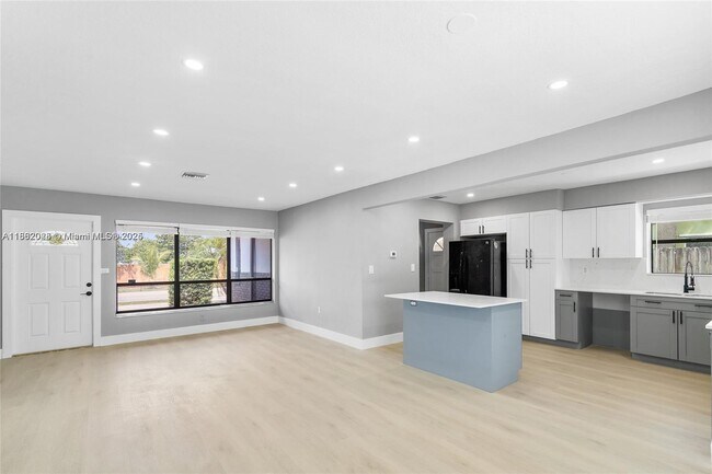 Foto del edificio - 3801 N 66th Ave