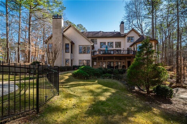 Foto del edificio - 5041 Towne Lake Hill N