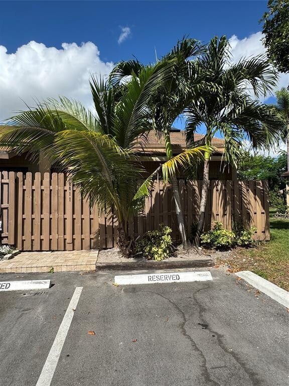 Foto del edificio - 8011 SW 22nd Ct