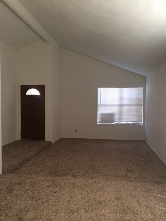 Building Photo - Beautiful 55+ Ahwatukee neighborhood spaci...