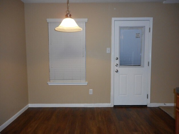 Foto del edificio - 8302 Hardy Elm St