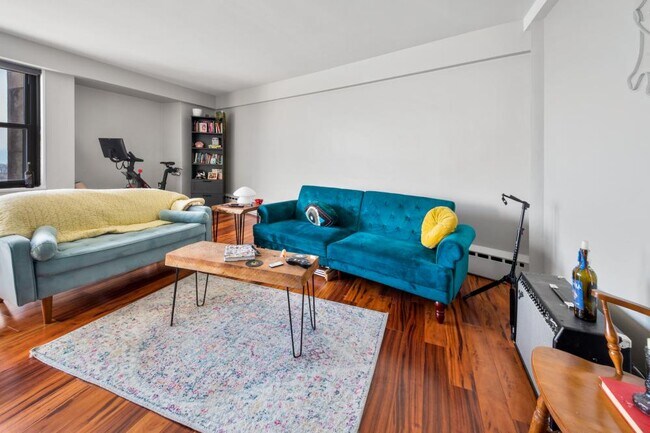 Building Photo - 2 bedroom in Chicago IL 60657