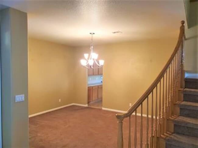 Building Photo - 5 Bedroom Henderson Home