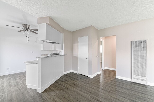 Building Photo - 147 S Magnolia Ave