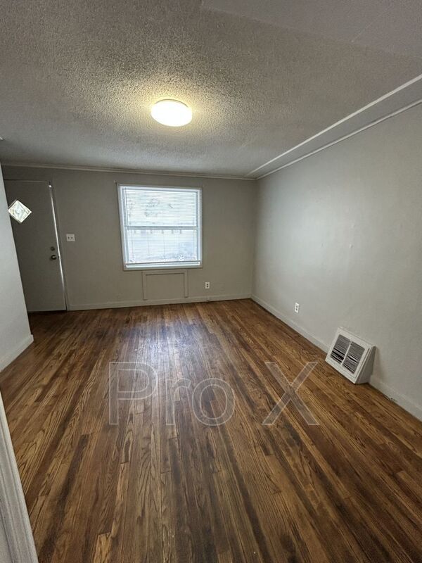 Building Photo - 463 Fieldcrest Dr