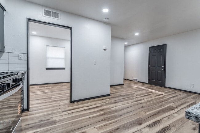 Photo - 1501 NE 33rd St House