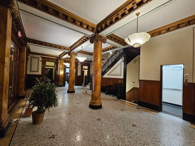 Building Photo - 8 Garrison St