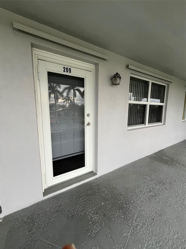 Foto del edificio - 630 Layne Blvd