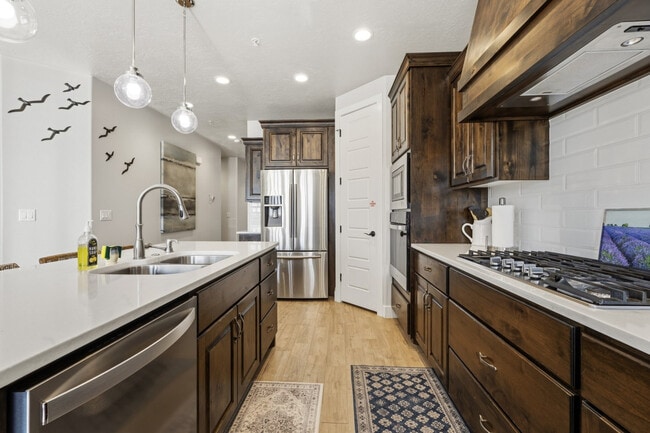 Building Photo - 2249 N Coral Canyon Blvd