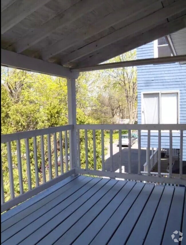 Building Photo - 48 Standish St