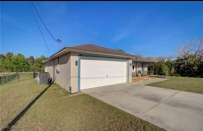 Building Photo - 836 Woodridge Cir