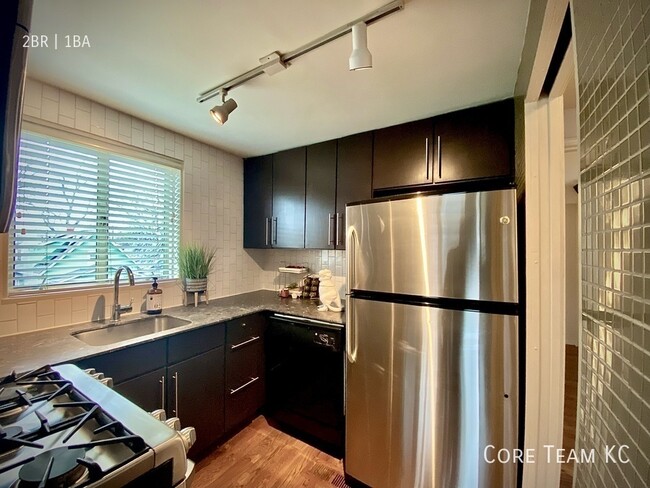 Foto del edificio - 1020 W 44th St