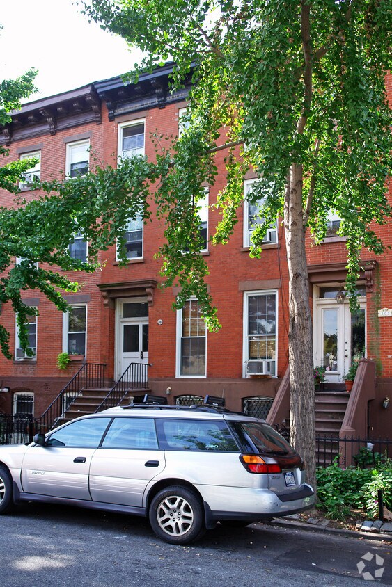Primary Photo - 104 Dean St
