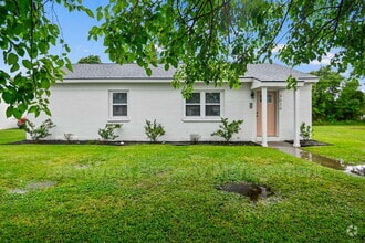 Building Photo - 3020 Azalea Dr